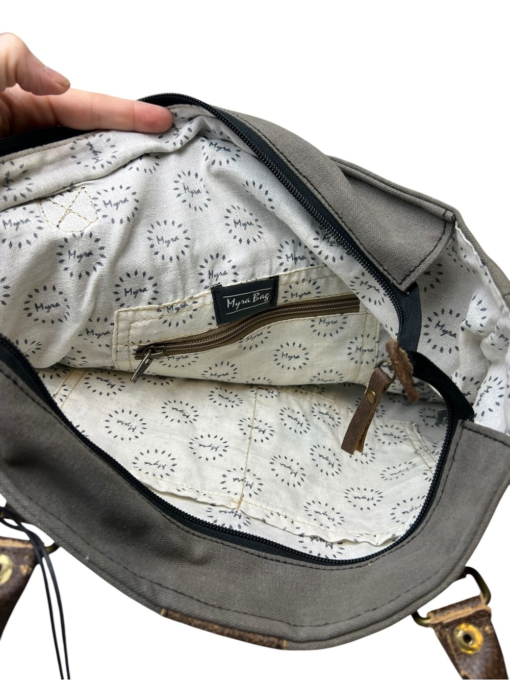 Myra Bag NEW Stardom Canvas Tote Bag w/ Leather Star Patches & Trim - Picture 8 of 11